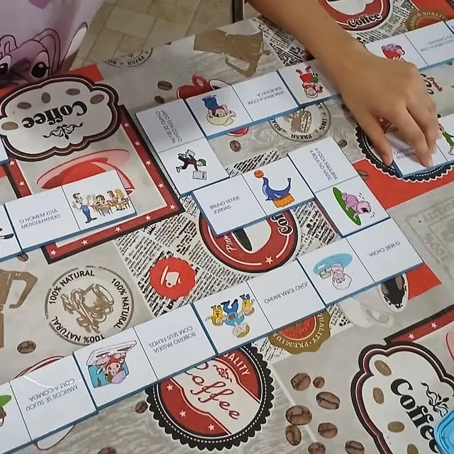 Jogo de cartas ilustradas usado num atendimento